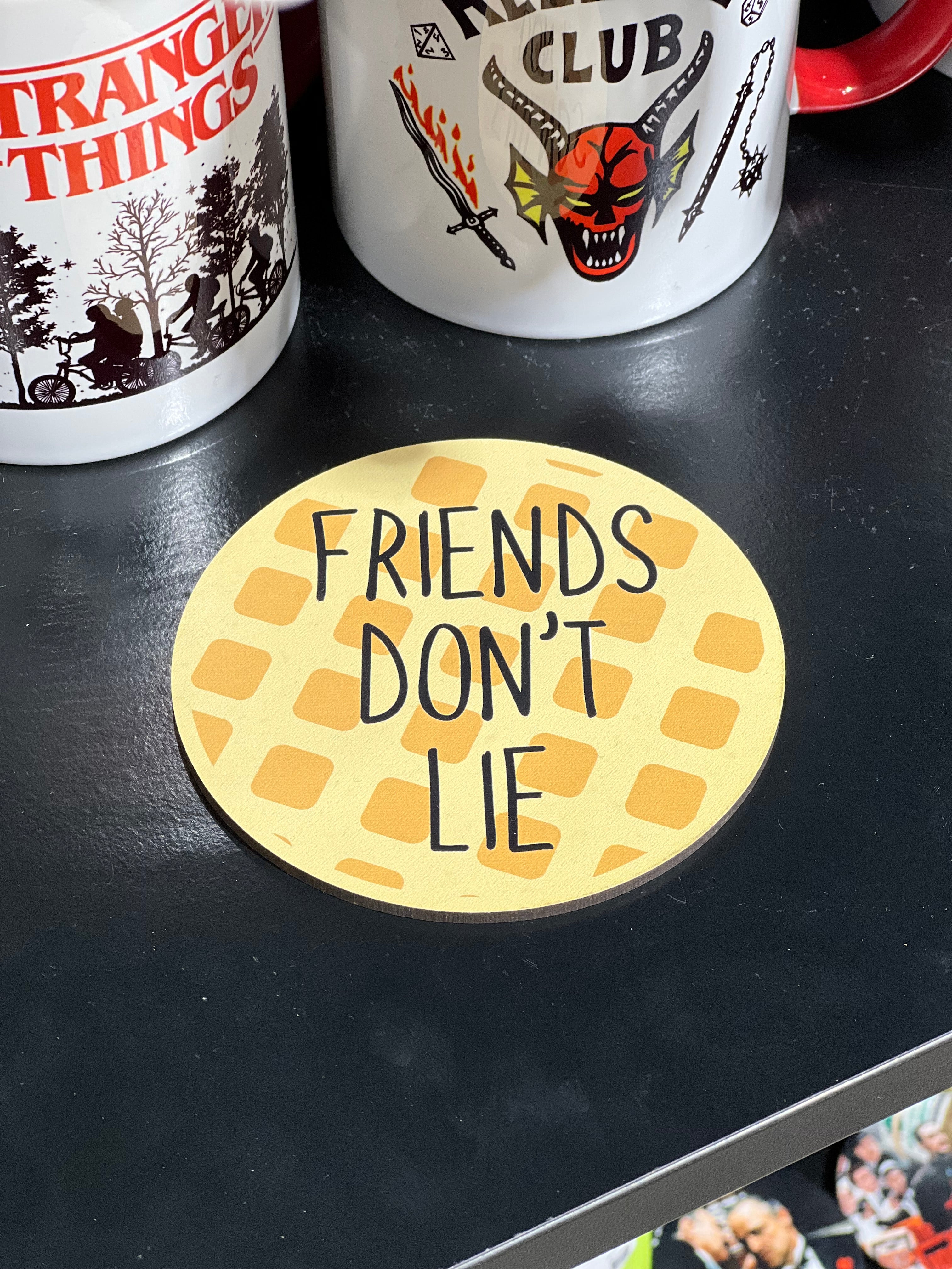 Stranger Things "Friends Dont Lie" Ahşap Bardak