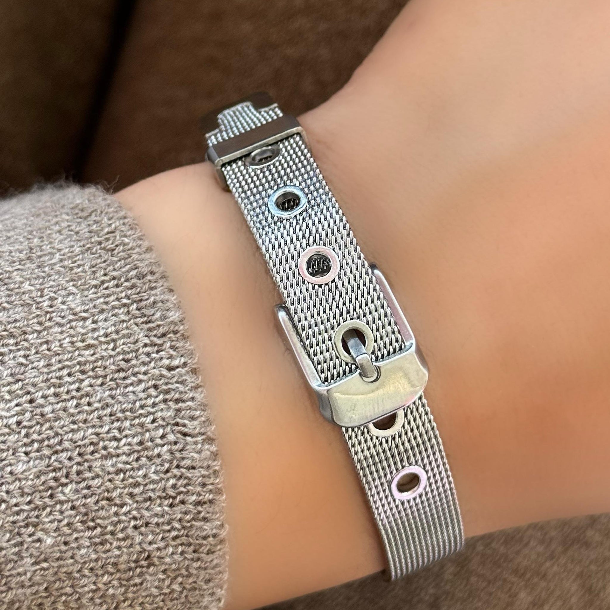 Gümüş Renk Hasır Kordon Detaylı Çelik Bileklik